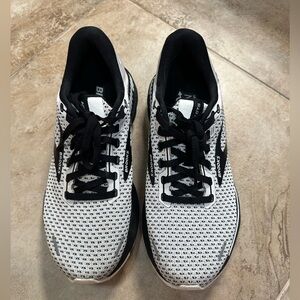 Brooks Adrenaline GTS 22 size 8.5